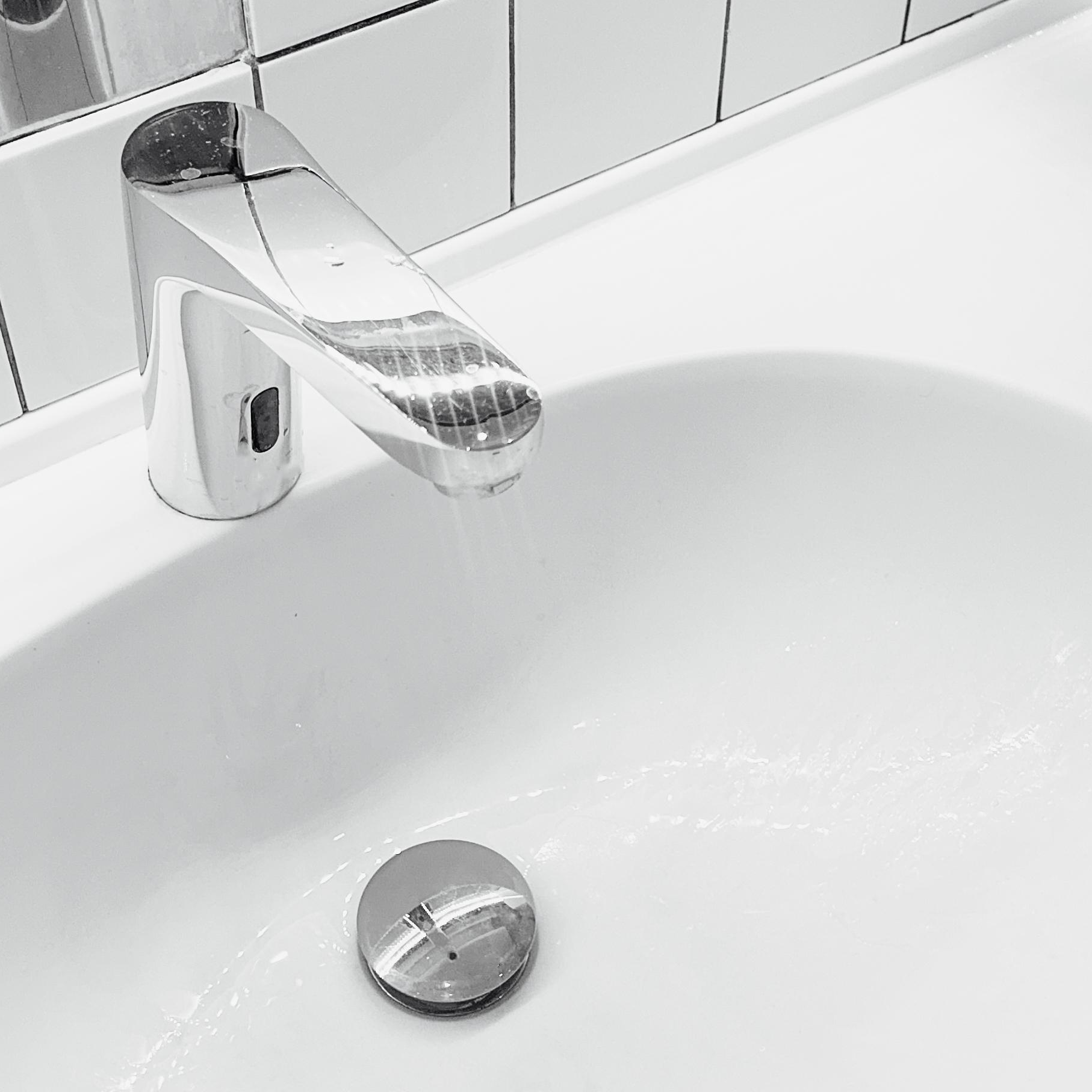 Delta commercial touchless faucet for office and restaurant use